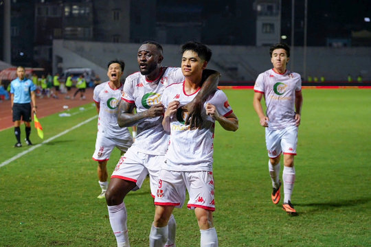 Hải Phòng hạ gục Hà Nội FC: Khoảnh khắc bùng nổ của Hữu Nam tại Lạch Tray