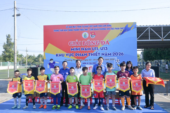 19 đội bóng tranh tài Giải bóng đá mini nam U11, U13 khu vực Phan Thiết