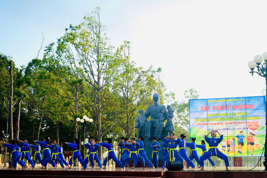 Hơn 500 đại biểu tham gia Ngày Sức khỏe toàn dân tại phường La Gi