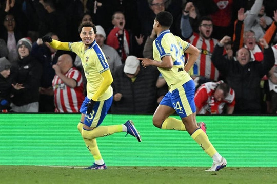 Southampton 2-1 Arsenal: Cơn địa chấn tại St. Mary's tiễn Pháo thủ rời FA Cup