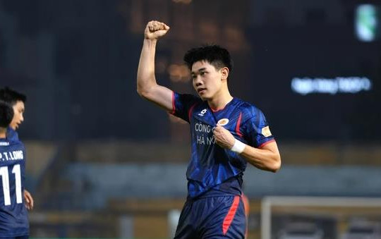 CAHN thắng hủy diệt 5-1 trước Đà Nẵng: Đình Bắc giải tỏa cơn khát 500 ngày, Quang Hải rời sân bằng cáng