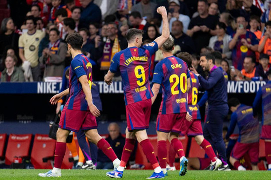 Barcelona hạ Atletico Madrid 2-1: Rashford và Lewandowski đưa Barca tới gần ngôi vương