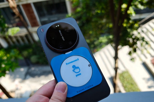 Mẹo bảo vệ camera smartphone: Tại sao không nên dùng miếng dán ống kính giá rẻ?