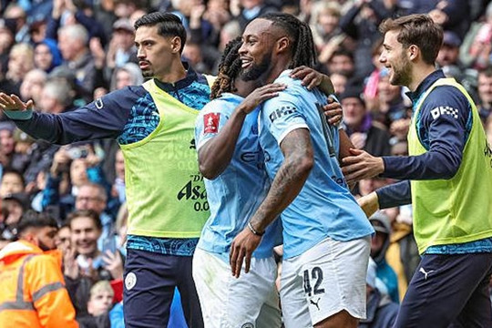 Man City đè bẹp Liverpool 4-0: Pep Guardiola tìm thấy hệ thống tấn công tối ưu