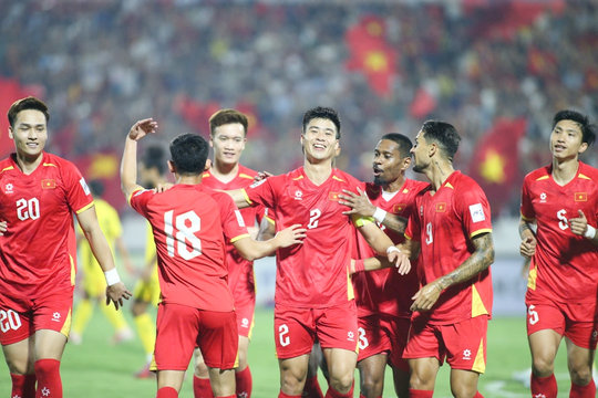 Tuyển Việt Nam trở lại top 100 FIFA: Kỷ lục vô tiền khoáng hậu dưới thời HLV Kim Sang Sik