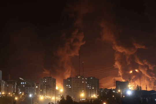 Israel tập kích cơ sở hóa dầu South Pars và oanh tạc thủ đô Tehran của Iran