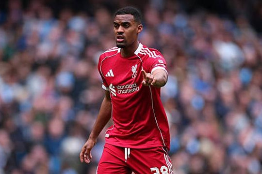 Ryan Gravenberch và bài toán số 6: Vì sao hàng thủ Liverpool dễ dàng sụp đổ trước Man City?