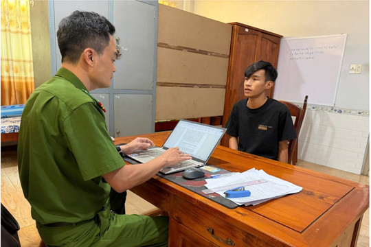 Bắt giữ nghi phạm cướp giật dây chuyền tại tiệm vàng ở Tỉnh An Giang