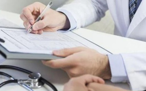 Chế độ BHXH đối với bố mẹ khi chăm sóc con ốm