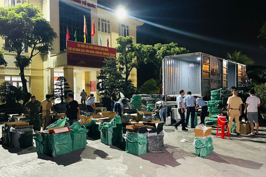 Gia Lai thu giữ hơn 224.000 bao thuốc lá ngoại nhập lậu trong xe container