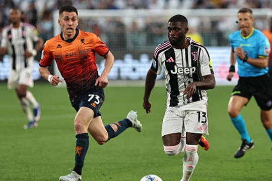 Juventus 2-0 Genoa: Lão phu nhân áp sát Top 4 sau chiến thắng thuyết phục