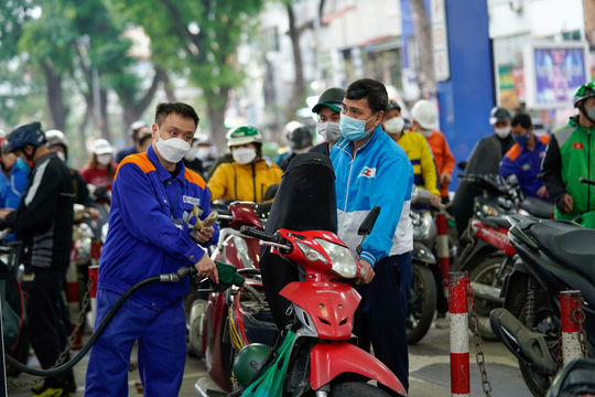 Cập nhật giá xăng dầu hôm nay 8/4/2026: Xăng RON 95-III giảm 440 đ/lít từ 15h30
