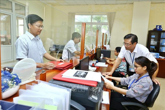 Thuế thu nhập cá nhân mới giảm áp lực thuế khuyến khích chi cho giáo dục và y tế