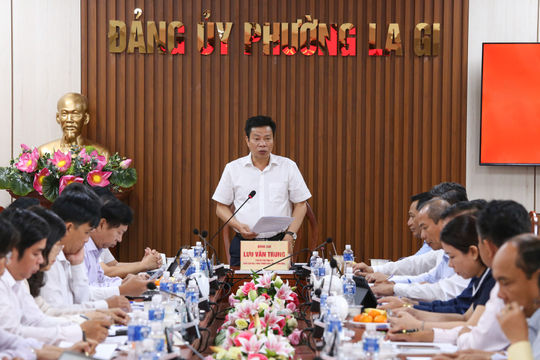 Chủ tịch HĐND tỉnh Lâm Đồng Lưu Văn Trung làm việc với phường La Gi và xã Hàm Tân