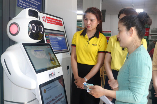 Phường Phan Thiết ra mắt robot hỗ trợ người dân, doanh nghiệp thực hiện thủ tục hành chính