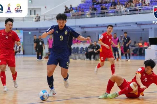 Futsal Việt Nam thua tiếc nuối 2-4 trước Thái Lan, đối đầu Indonesia tại bán kết