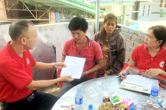 Hội Chữ thập đỏ tỉnh Lâm Đồng thăm, hỗ trợ nạn nhân bị tai nạn giao thông