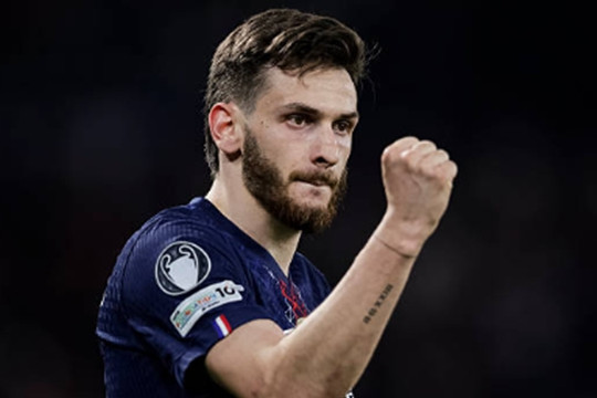 Kvaratskhelia rực sáng tái hiện kỷ lục Benzema, PSG hạ gục Liverpool 2-0 tại Champions League