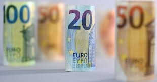 Tỷ giá Euro ngày 9/4: Ngân hàng điều chỉnh giảm, thị trường tự do tăng 63 đồng
