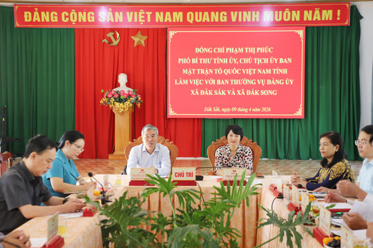 Phó Bí thư Tỉnh ủy Lâm Đồng Phạm Thị Phúc làm việc với xã Đắk Sắk và Đắk Song