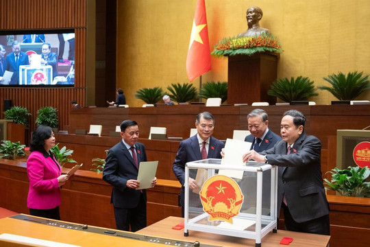 QUỐC HỘI PHÊ CHUẨN BỔ NHIỆM CÁC PHÓ THỦ TƯỚNG, BỘ TRƯỞNG, THÀNH VIÊN CHÍNH PHỦ...
