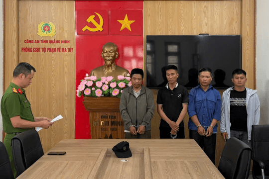 Quảng Ninh: Khởi tố 4 bị can vận chuyển hơn 1.300 bình khí N2O trên biển