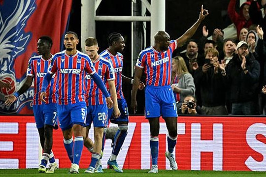 Crystal Palace đè bẹp Fiorentina 3-0: "Đại bàng" đặt một chân vào bán kết Conference League