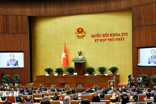 Hôm nay, Quốc hội khóa XVI bàn về chống lãng phí, thuế xăng dầu và nhiên liệu bay