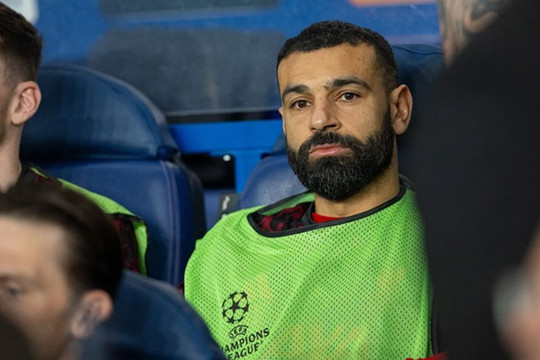 Arne Slot cải tổ tuyến giữa Liverpool: Tìm lời giải từ Florian Wirtz và Mohamed Salah