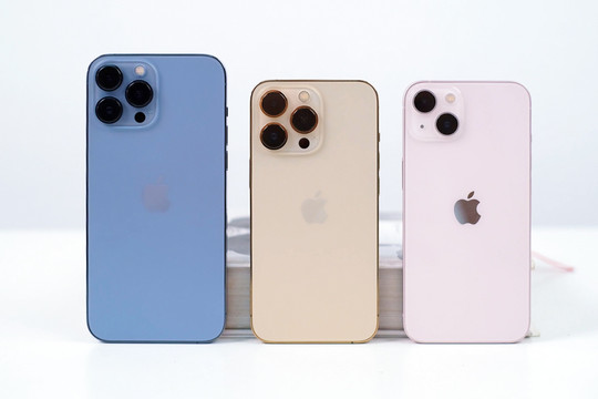 iPhone 13 giảm giá còn 11,99 triệu đồng: Lựa chọn hiệu năng tốt trong tầm giá trung cấp