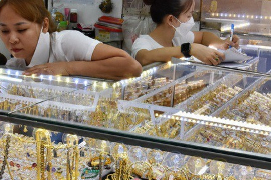 Cập nhật 08:30 sáng 11/04/2026: Giá vàng giảm 300.000 đồng mỗi lượng, riêng PNJ đi ngang