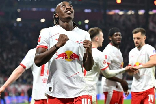 Man United rộng cửa chiêu mộ Yan Diomande nhờ thương vụ Jadon Sancho sang RB Leipzig