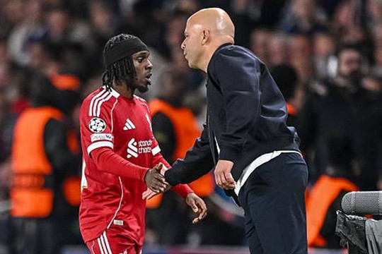 Arne Slot tìm phao cứu sinh cho Liverpool: Nghịch lý nhân sự và áp lực Top 5 Premier League