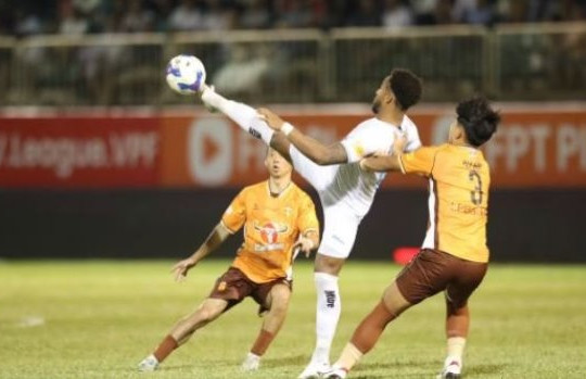 HAGL quật ngã Nam Định tại Thiên Trường và điểm nóng nhân sự V-League