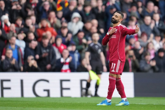Liverpool hạ Fulham 2-0: Rio Ngumoha lập kỷ lục lịch sử và sự lỳ lợm của Salah