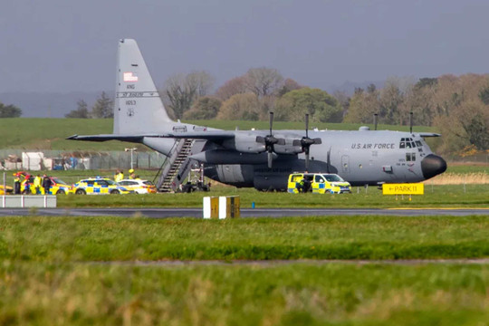 Máy bay vận tải C-130 Hercules của Không quân Mỹ bị phá hoại nghiêm trọng tại Ireland