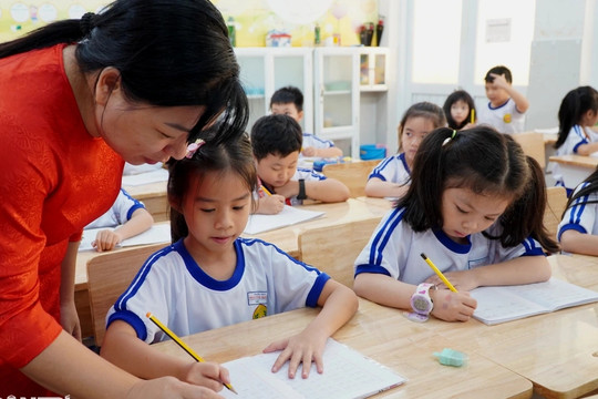 Nhà giáo được phụ cấp thâm niên khi đủ 5 năm đóng BHXH bắt buộc