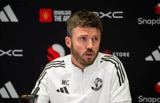 Manchester United đối đầu Leeds: 3 bài toán nhân sự hóc búa của Michael Carrick