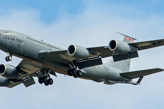 Hình ảnh máy bay tiếp dầu KC-135R của Mỹ bị hư hại sau cuộc tấn công từ Iran
