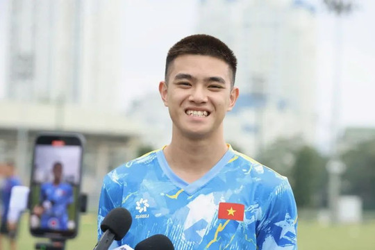Bản lĩnh tuổi 18 và chiều cao 1m95 giúp Đinh Quang Kiệt 'bỏ túi' Nguyễn Xuân Son