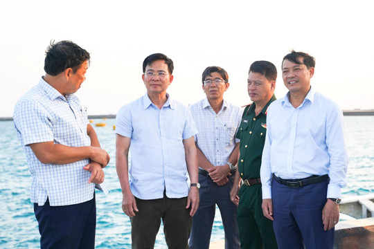 Chủ tịch UBND tỉnh Lâm Đồng Hồ Văn Mười thăm các đơn vị và khảo sát các dự án tại đặc khu Phú Quý