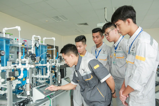 Những điểm mới trong quy định chuẩn nghề nghiệp giáo viên sơ cấp, trung cấp