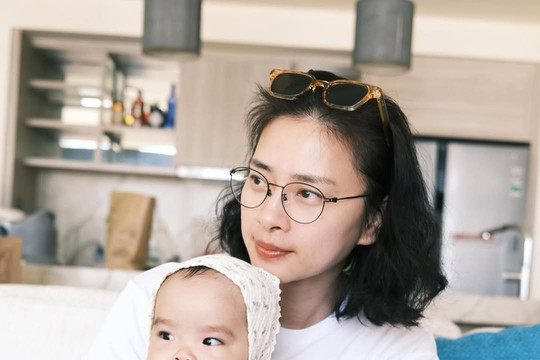 Ngô Thanh Vân xúc động khi con gái 8 tháng tuổi lần đầu gọi mama