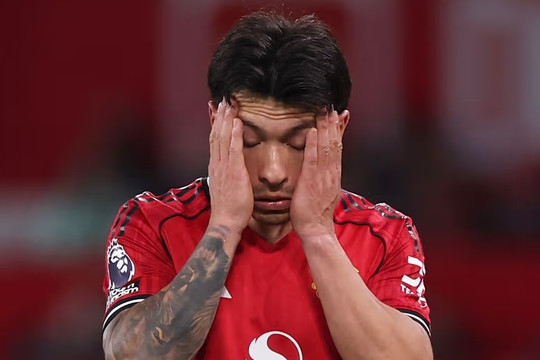 Tranh cãi thẻ đỏ của Lisandro Martinez: Jamie Carragher và Michael Carrick phẫn nộ
