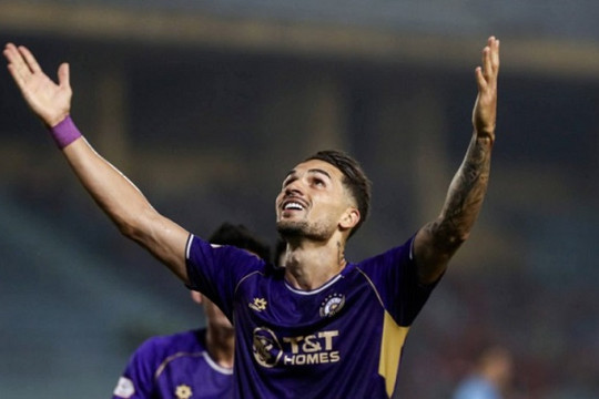 Ninh Bình bảo vệ đôi chân Hoàng Đức, khoảnh khắc nhân văn của Đỗ Hoàng Hên tại V.League