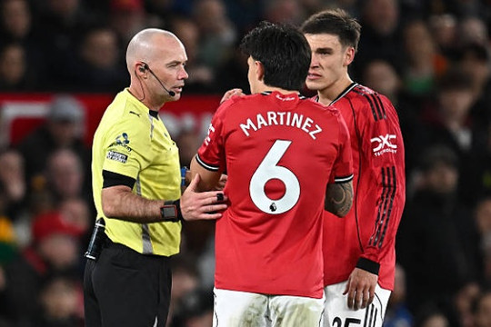 Manchester United thua Leeds United 1-2: Lisandro Martinez hóa tội đồ tại Old Trafford