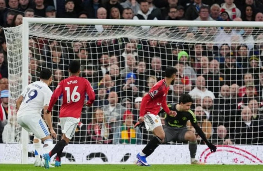 MU gục ngã 1-2 trước Leeds United: Thẻ đỏ của Martinez và dấu hỏi bản lĩnh