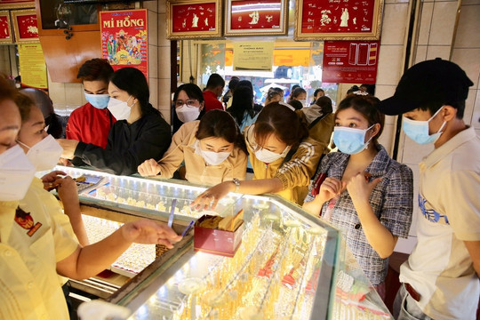 Giá vàng mới nhất hôm nay 16/4/2026: Giá vàng miếng, nhẫn tại SJC BTMC Phú Quý Mi Hồng BTMH PNJ DOJI và vàng thế giới