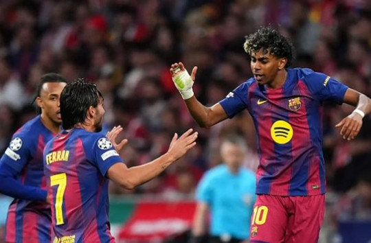 Barcelona thắng Atletico 2-1 tại Metropolitano: Lời chia tay kiêu hãnh của Hansi Flick