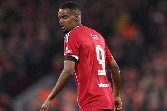 Liverpool bị loại khỏi Champions League: Arne Slot trả giá đắt vì canh bạc Alexander Isak